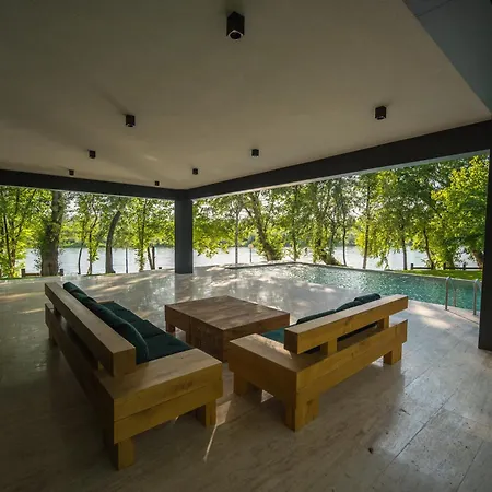 Lux Mag 2002 Villa Lipnicki Sor
