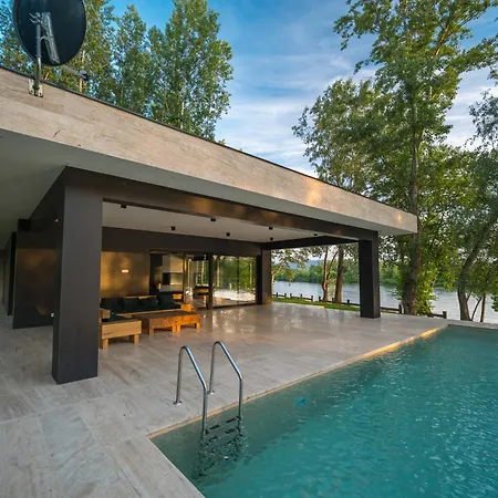 Lux Mag 2002 Villa Lipnicki Sor