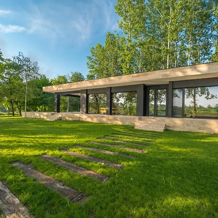 Lux Mag 2002 Villa